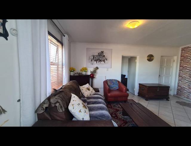 2 BEDROOM APARTMENT FOR SALE IN STRAND CENTRAL